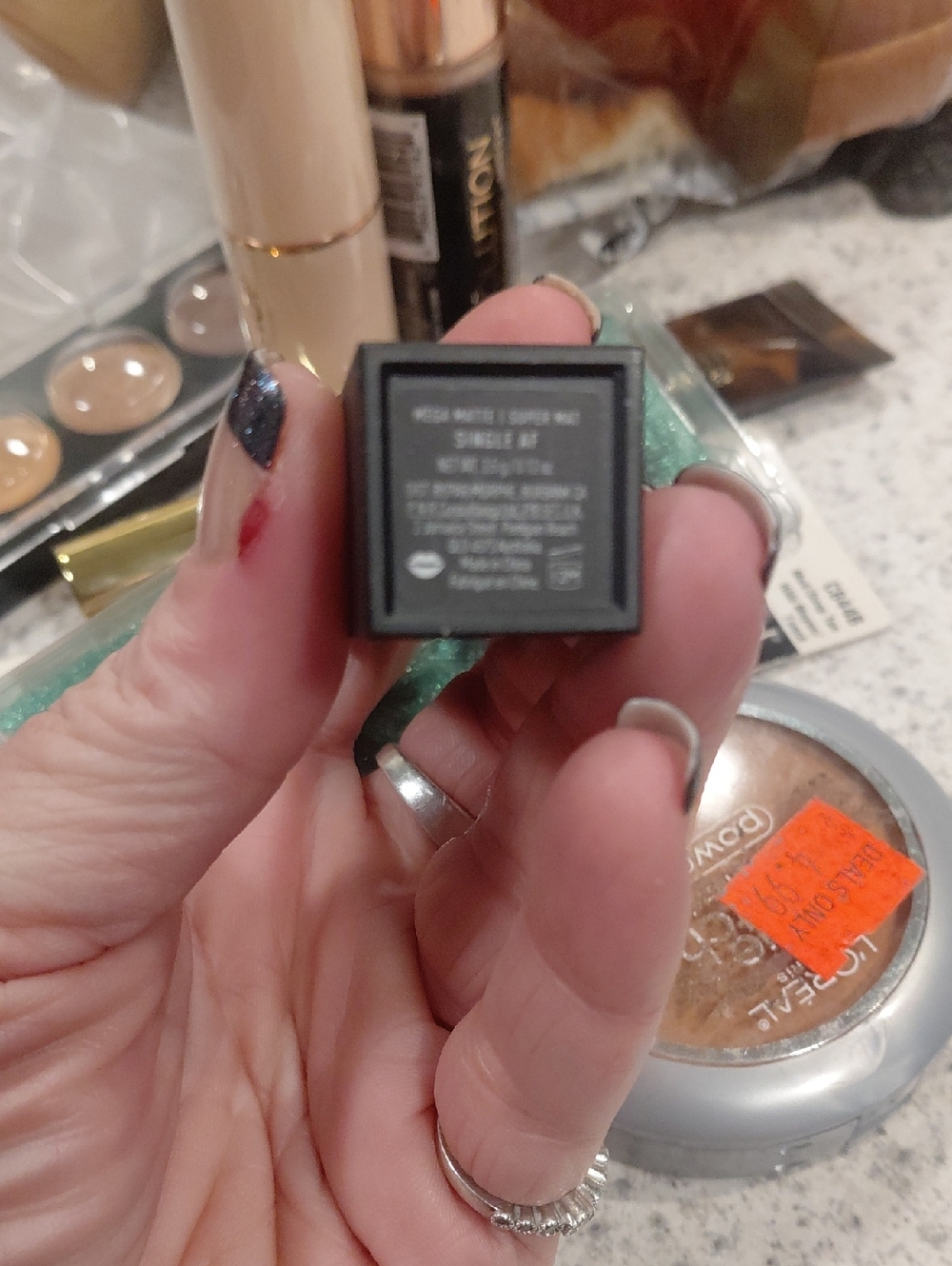 wet n wild Brown & Gold Makeup Set with Natural Lashes - Picture 10 of 12